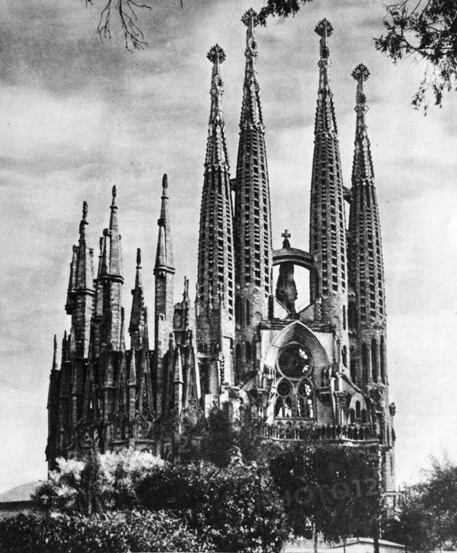 Photograph of the Basílica i Temple Expiatori de la Sagrada Família