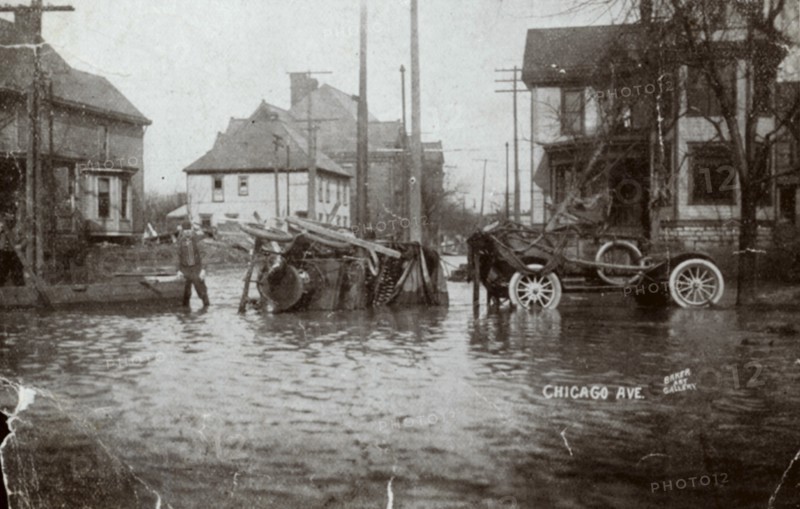 Flooding of Chicago Avenue with automobiles