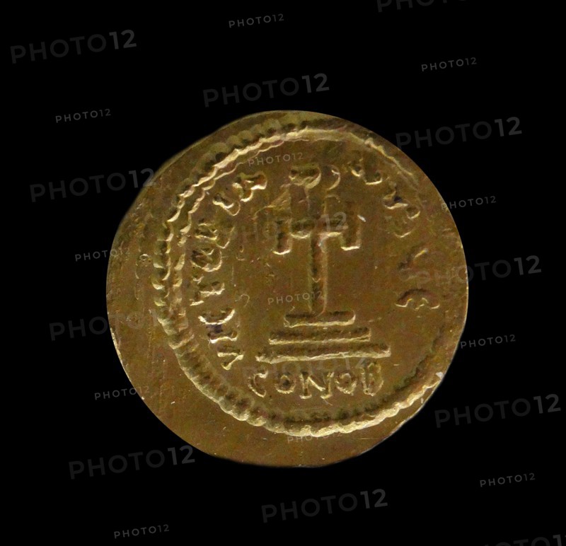 Gold hilt collar with filigree decoration