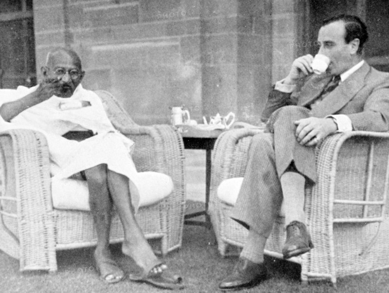 Breakfast meeting between Mahatma Gandhi and Viceroy of India
