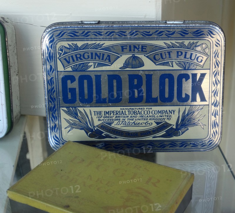 Tin of shredded tobacco