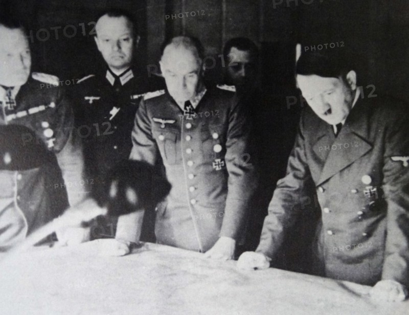 Adolf Hitler confers with General von Brauchitsch