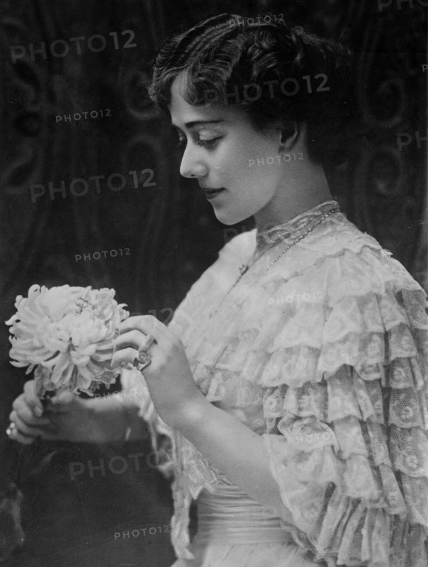 American stage and silent film actress Edna Wallace Hopper 1910
