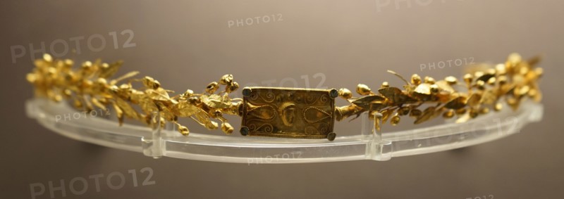 Gold myrtle wreath with die-formed head of Athena in central plaque