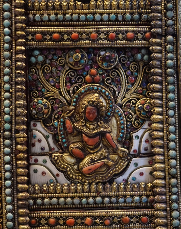 Altar screen of metal