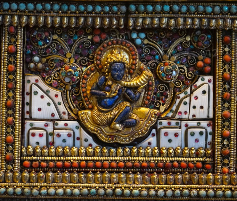 Altar screen of metal