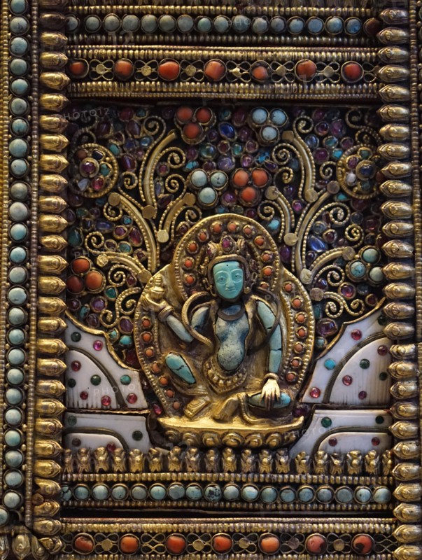 Altar screen of metal