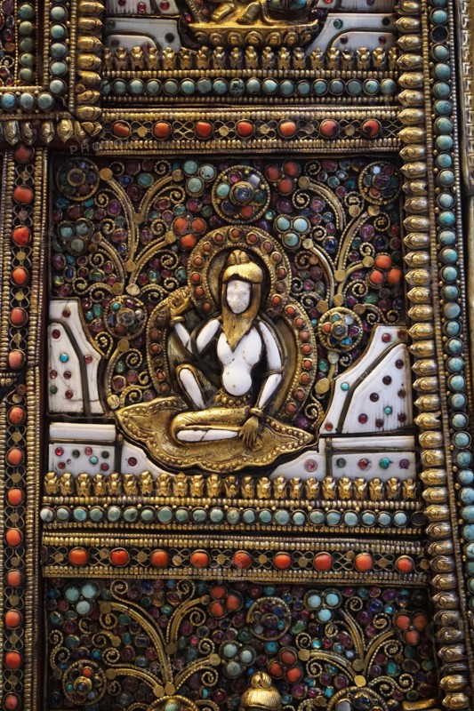 Altar screen of metal