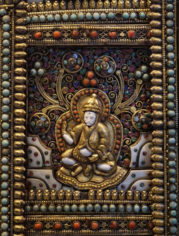 Altar screen of metal