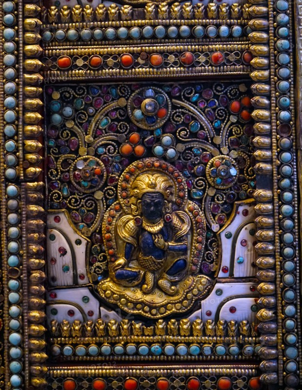 Altar screen of metal