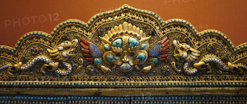 Altar screen of metal