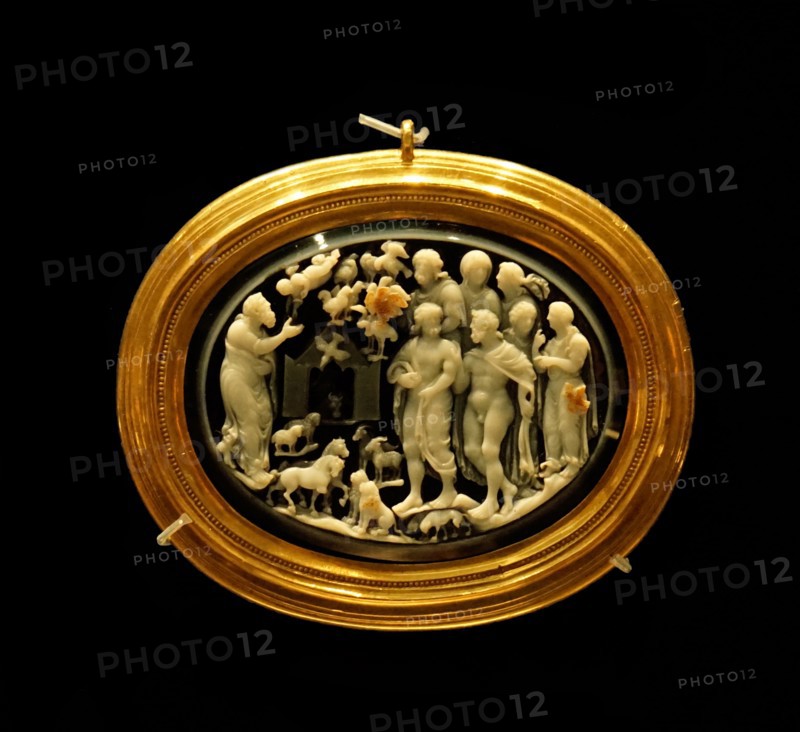 Noah Cameo made from Onyx and Gold