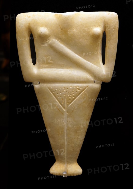 Cycladic marble figurine of a woman