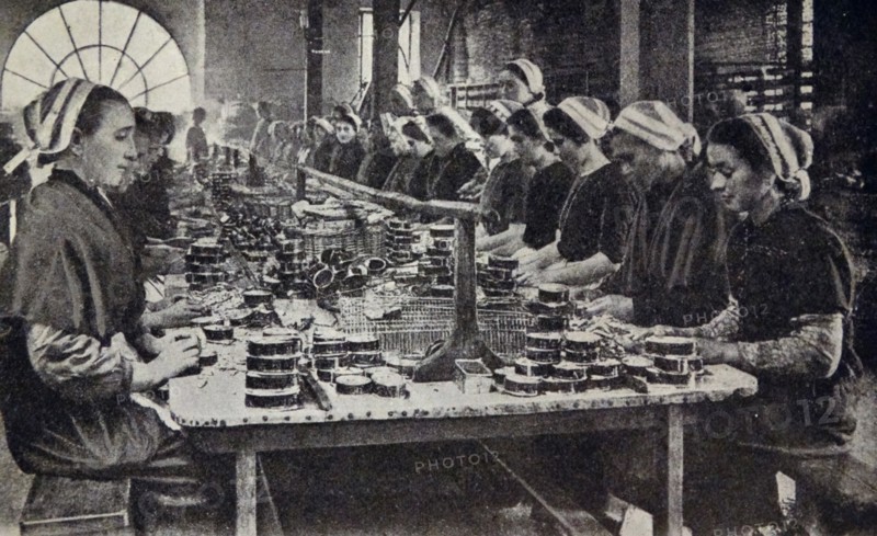 Print of a tinning factory in Brittany