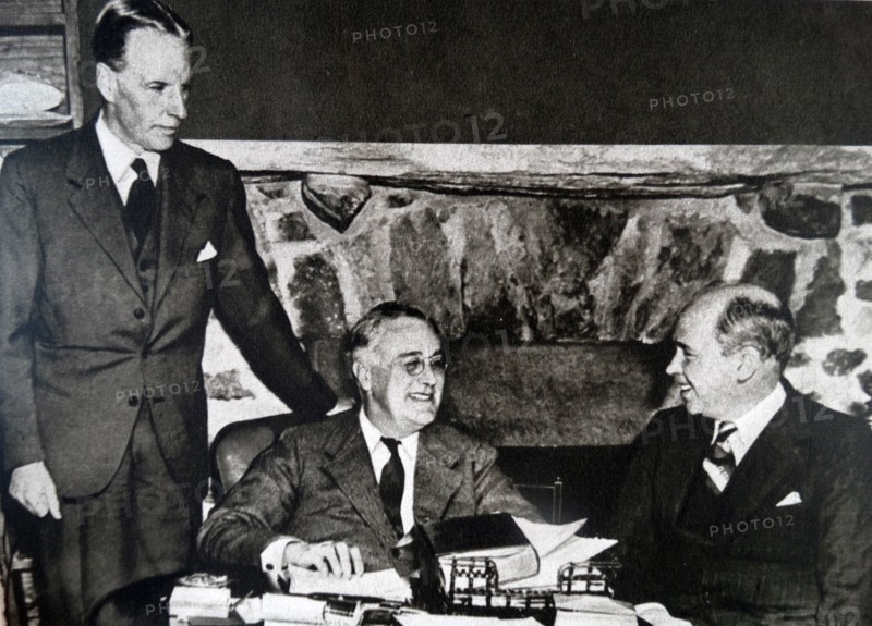 President Franklin D. Roosevelt with William Philips and Hugh R. Wilson