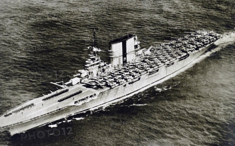 a new US Warship with an aircraft carrier