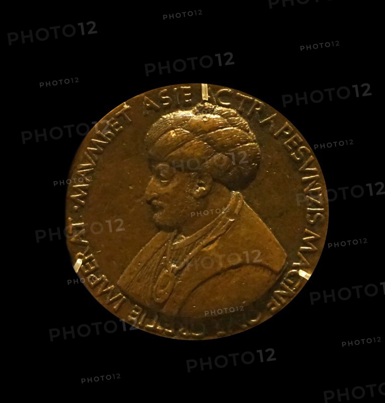 Bronze medal of Mehmed the Conqueror made by Bertoldo di Giovanni
