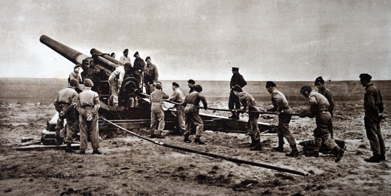 Photograph of a 240 mm howitzer M1