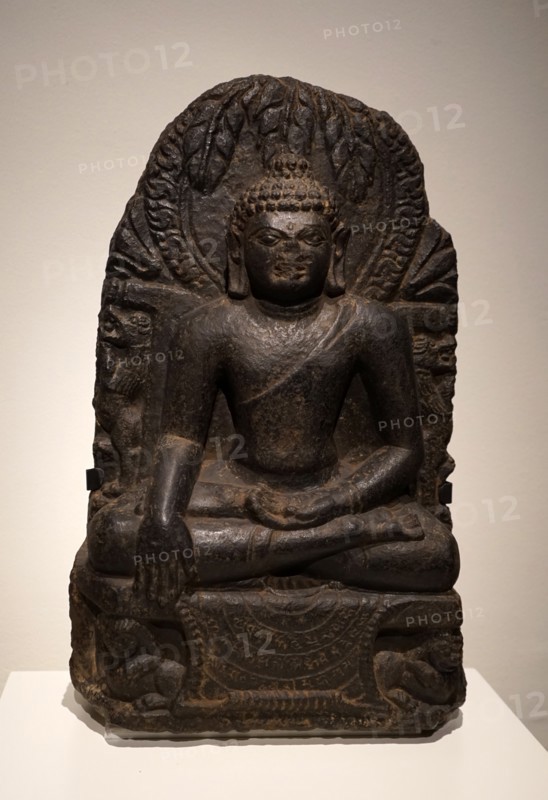 Statue in stone depicting the Buddha Shakyamuni