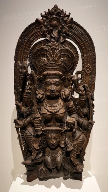 Statue relief
