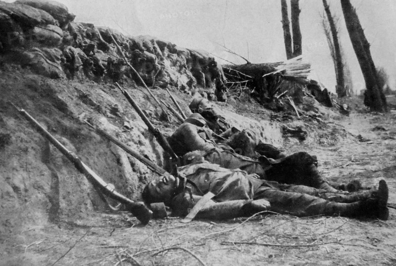 French Zouaves killed by gas during a battle.