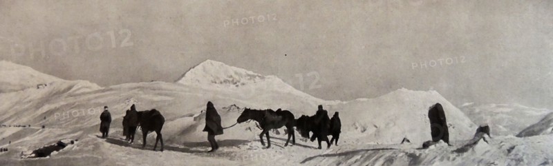 Serbian forces cross through Albania in mid-winter.