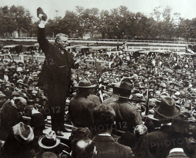 Ex-president Theodore Roosevelt speaks to crowds in Mineola.