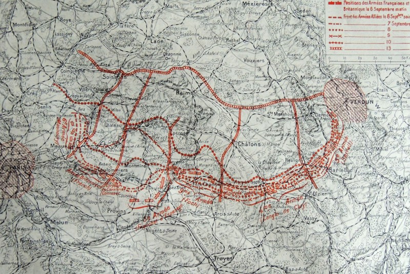 Map showing the progressive positions the French and British forces