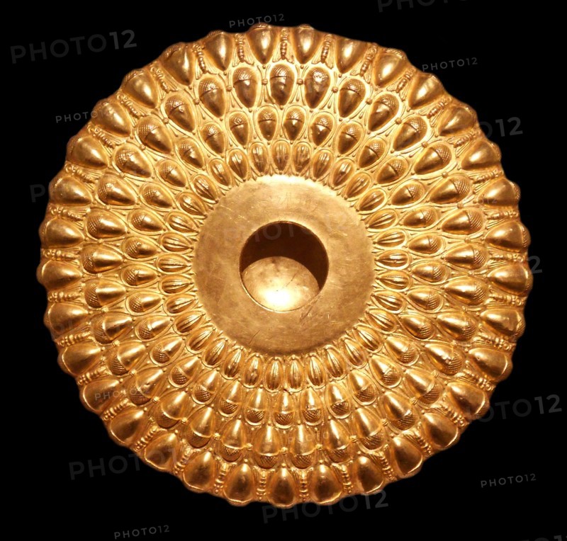 Gold phiale or libation bowl. Greek 4th-3rd century BC