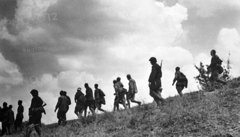 German army postcard showing Russian prisoners of war captured by the German army, 1942