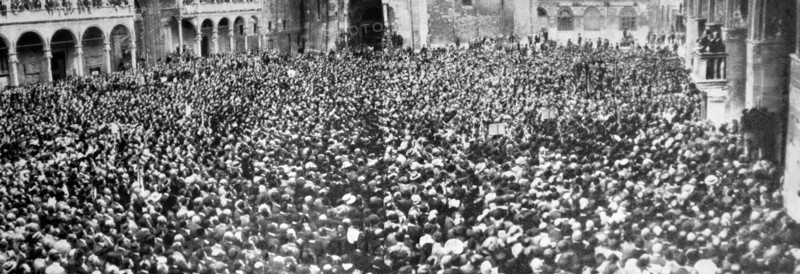 Rome, 1928 - Mussolini speaks to those gathered in Piazza Venezia