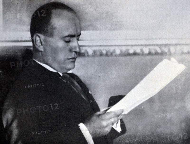 Mussolini reads the Treaty of Conciliation between Church and State