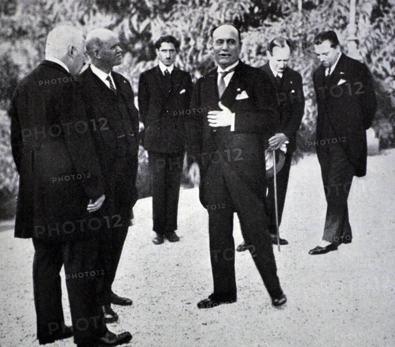 Mussolini attends an electronics fair 1929