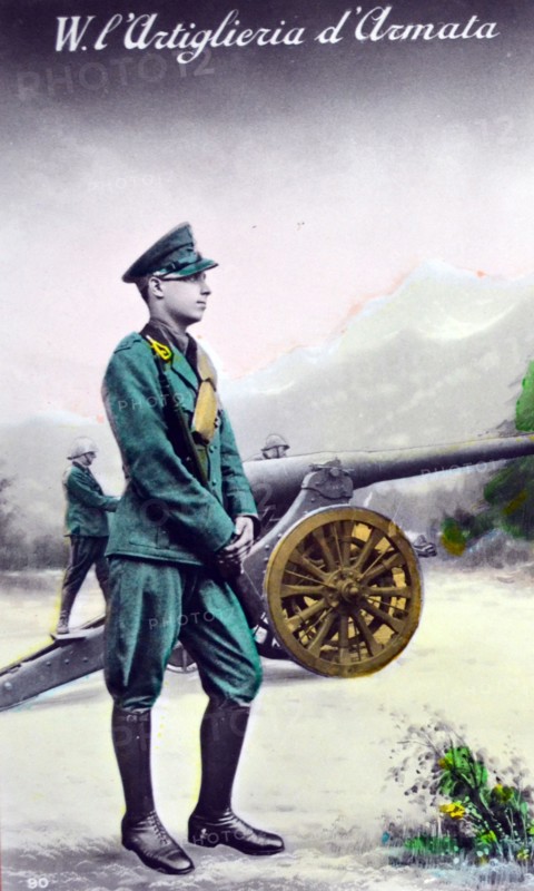 Italian world War Two postcard showing an artillery canon with an officer 1940