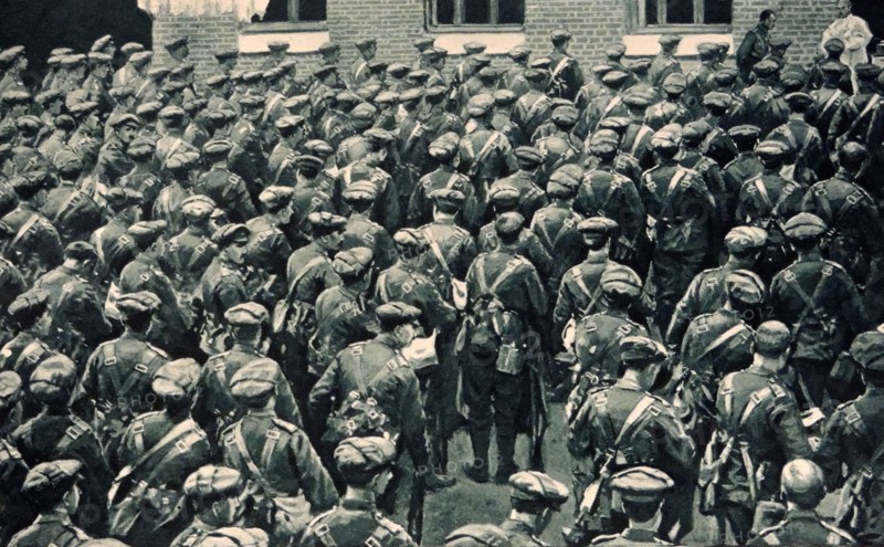 British soldiers prepare for transport from London to the battlefields during WWI.