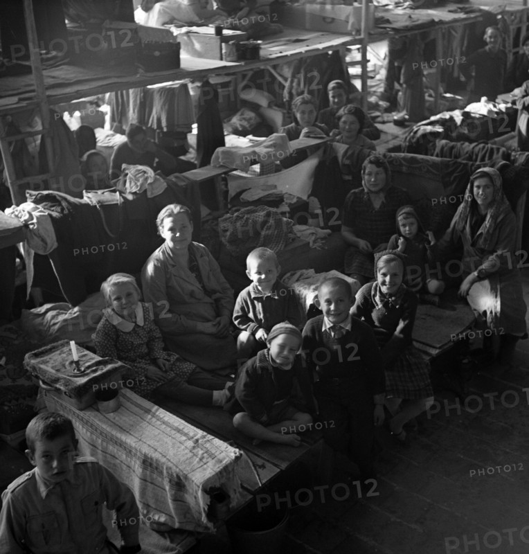 Polish refugee families awaiting evacuation