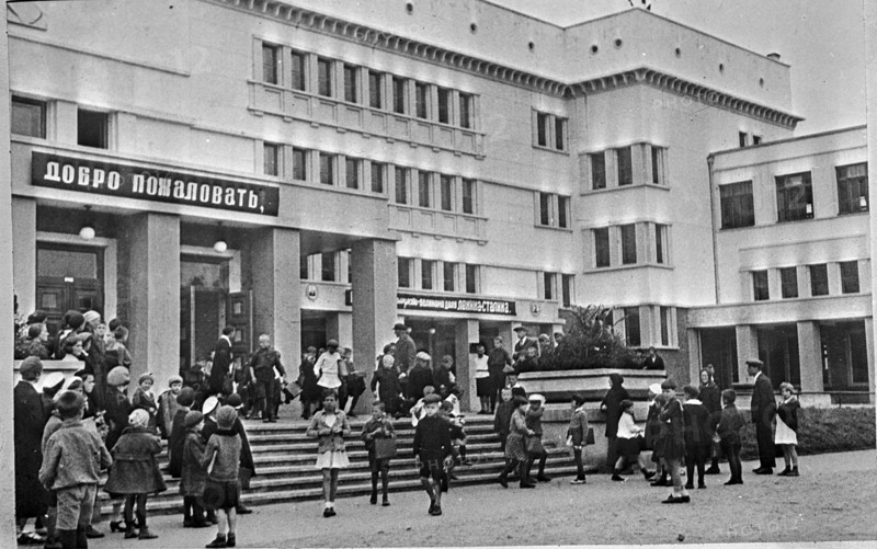 A grade school. Moscow, USSR