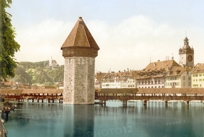 Chapel Bridge and view of Pilatus