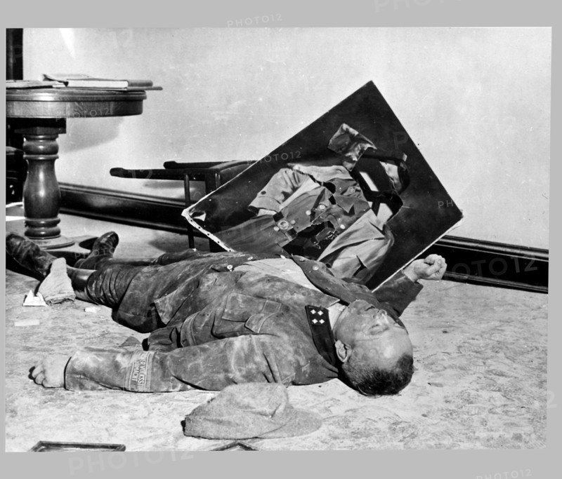 Photograph of the body of Walter Doenicke