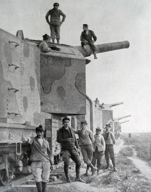 French Railway mounted cannons during WWI 1917