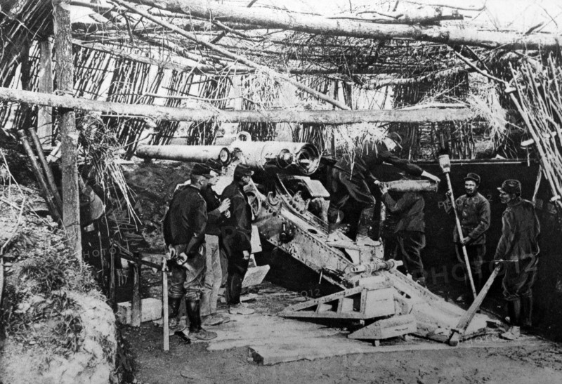 French soldiers at an artillery position;   during WWI 1915