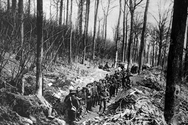 Canadian soldiers on the western Front  during WWI 1915