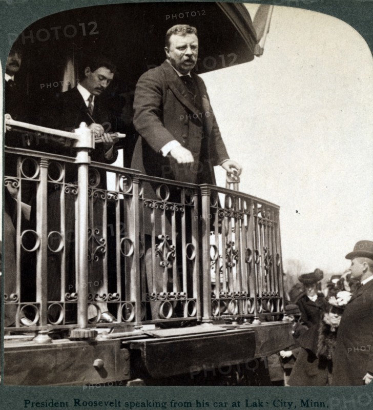 President Roosevelt speaking from his car on a train