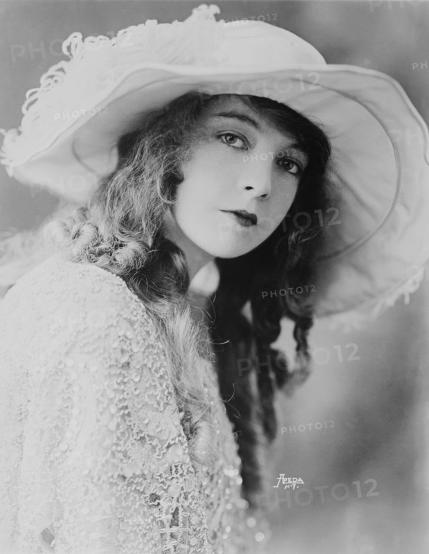 Photograph of Lillian Gish