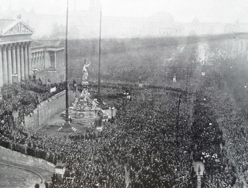 Photograph of the Proclamation of the German-Austrian Republic