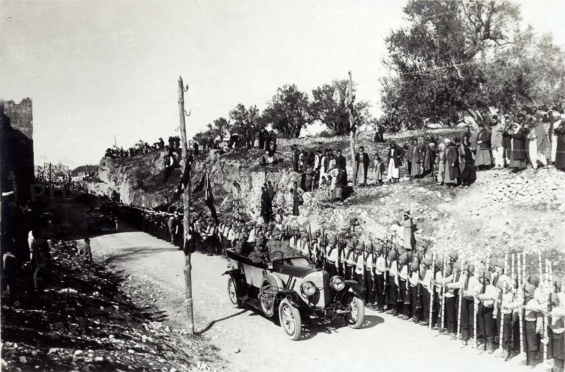 Turkish military commander reviews troops in Palestine 1916