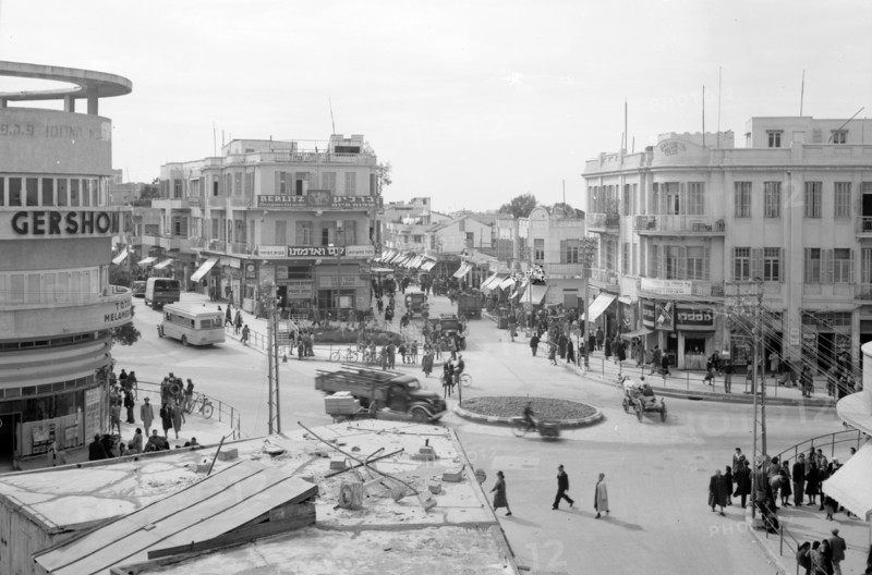 Photograph of the Crossing of Allenby, Carmel and Nachlat Benjamin Streets