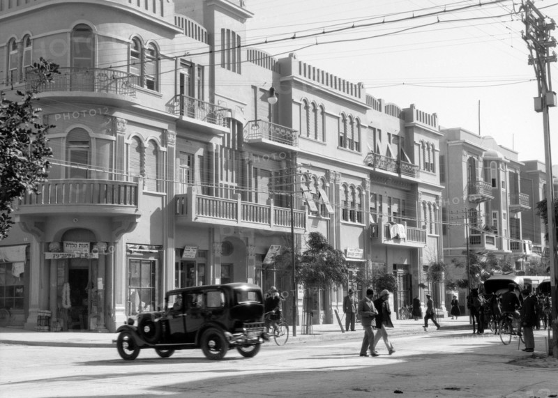 Photograph of Allenby Street in Tel Aviv