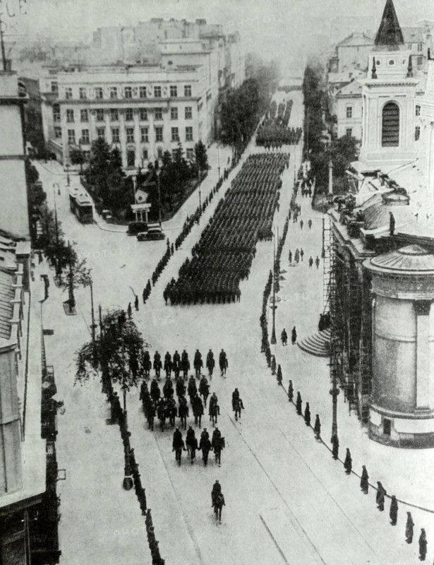 German troops enter Warsaw to empty streets. During the invasion of Poland 1939
