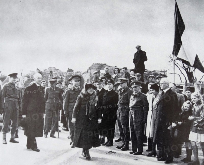 Queen wilhelmina arrives back in the netherlands after world war two 1945